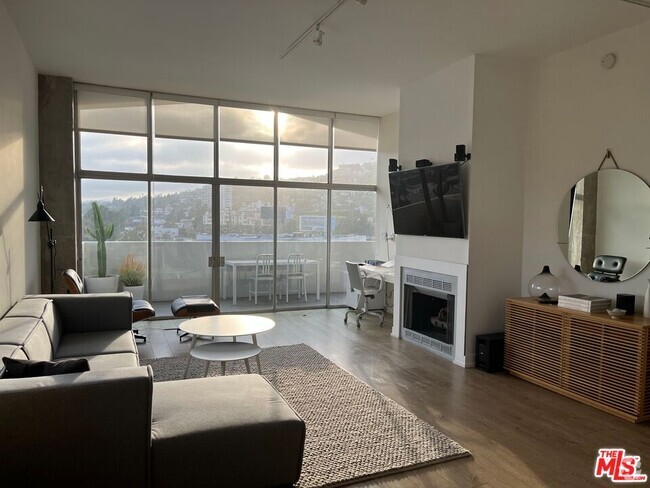 Building Photo - 1155 N La Cienega Blvd Unit PH5 Rental