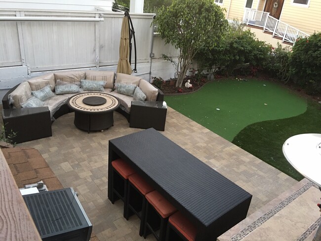 Comfortable patio furniture and gas heaters - 306 17th St Unit Beach Cottage