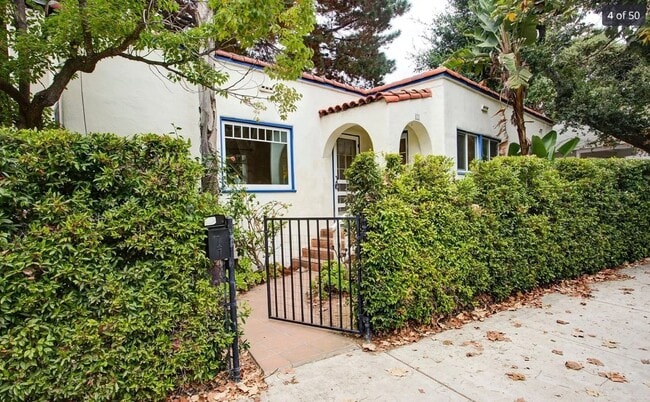 Photo - Charming 3 bed / 2 bath Home Across from Oak Park!