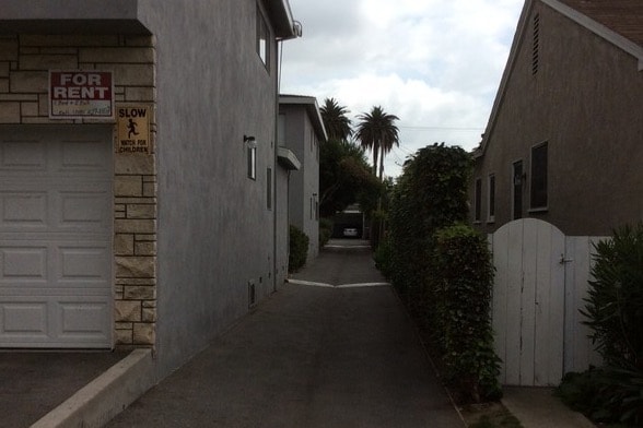 Building Photo - 432 W Stocker St