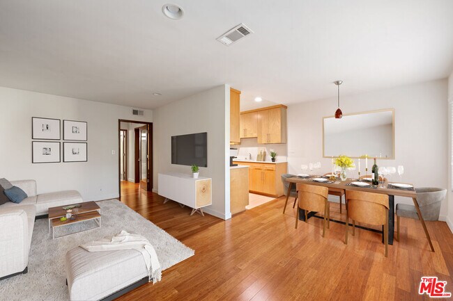 Photo - 931 N Alfred St Unit 305