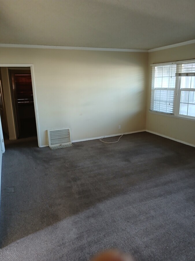 living room - 3316 1/2 W 77th St Condo Unit 3316