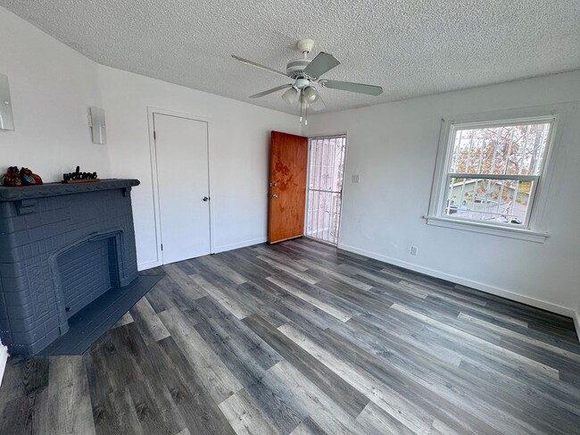 Photo - 858 W 88th St House