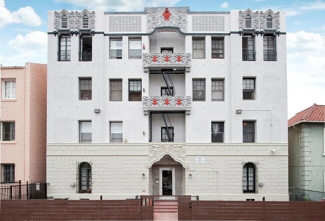 Building Photo - 203 S Kenmore Ave Unit 203
