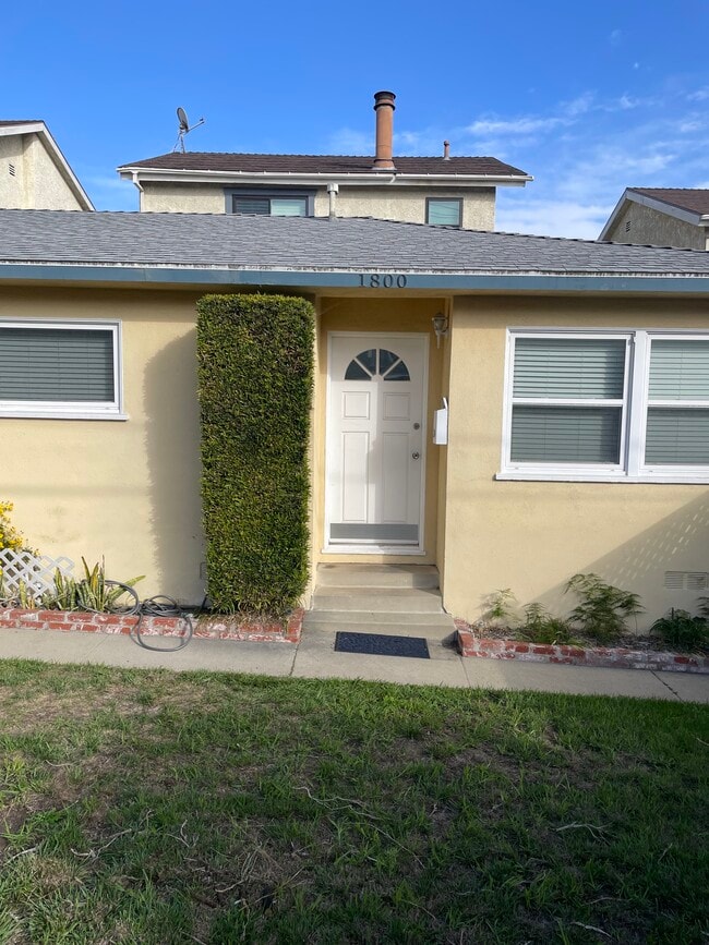 Building Photo - 1800 Green Ln