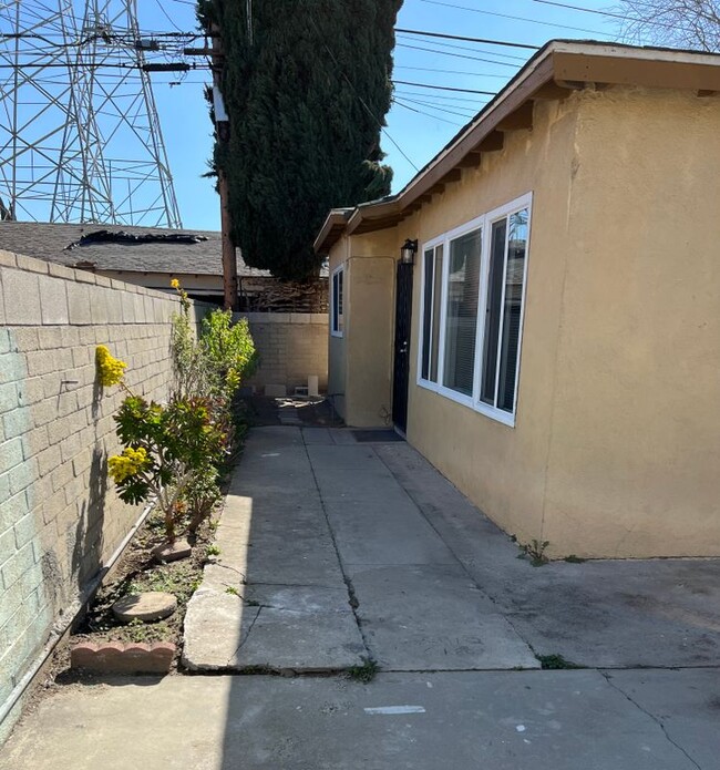 Building Photo - 2770 Glenwood Pl