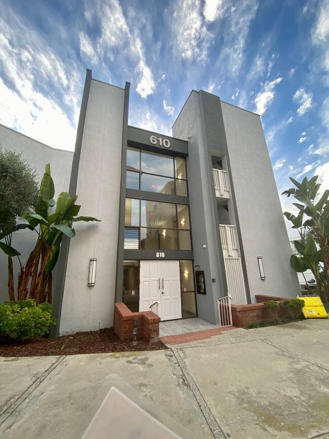 Building Photo - $3,295! Spacious 1 bedroom 1 bath condo! Redondo Beach, CA 90277! Unit 103