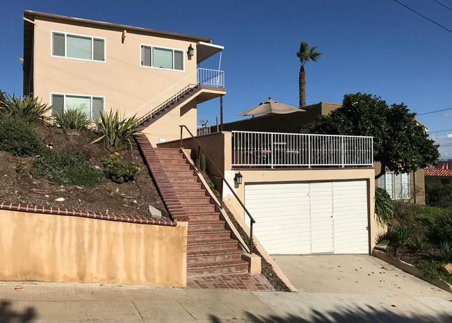 front - 708 W 32nd St Apartment Unit A