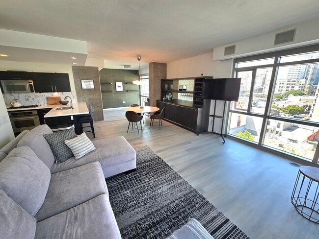 Photo - 800 The Mark Ln Unit 904