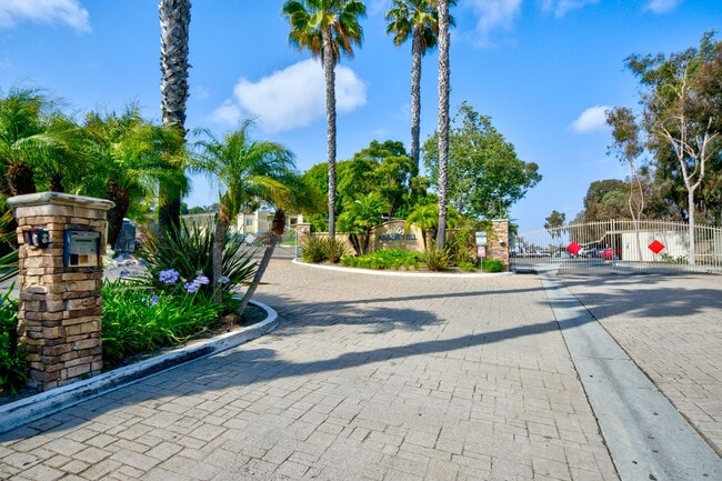 Photo - 432 Edgehill Ln Unit 32 Oceanside, CA 92054-4727