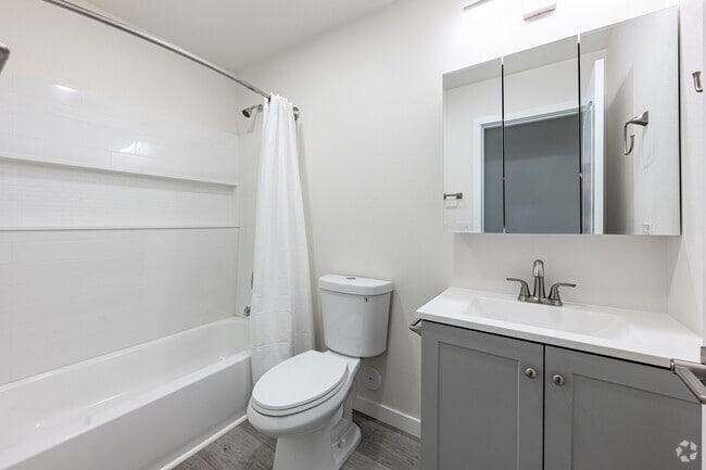 Studio - 400SF - Bathroom - 11926 Bellflower Blvd