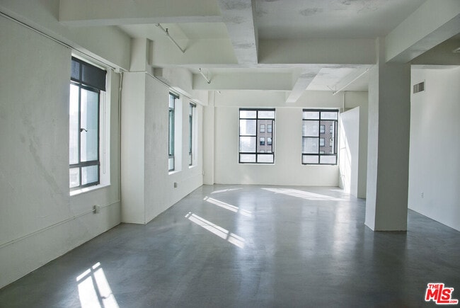 Building Photo - 849 S Broadway Unit 408