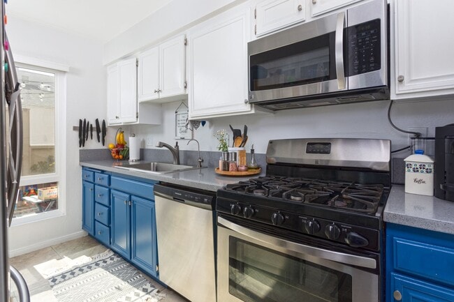 Photo - 3 bed 2 bath Townhouse located in South Coast Metro