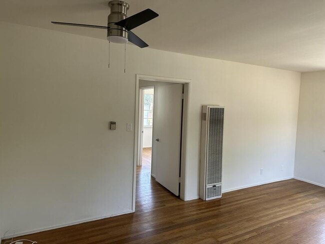 Photo - 1843 1/2 Linda Rosa Avenue