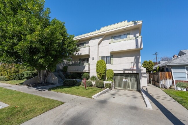 Photo - 12251 Moorpark St