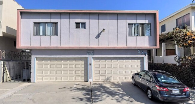 Building Photo - 924 N Ogden Dr