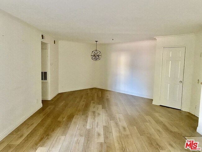 Photo - 675 Oak Run Trail