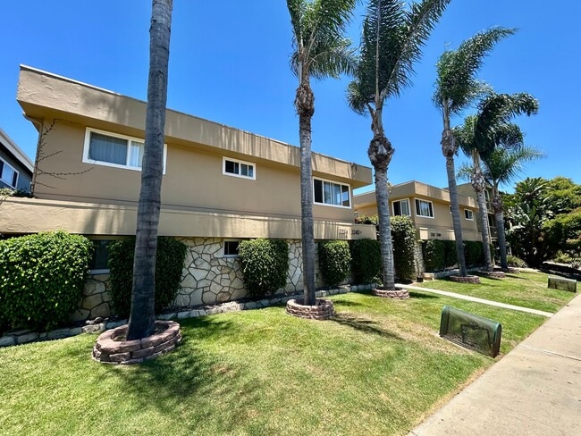 Photo - Bright 2 bed 1 bath in Pacific Beach Unit 2242 1/2