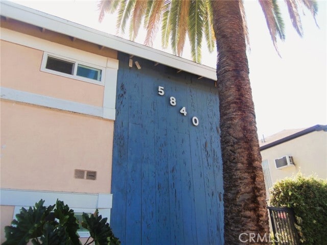 Building Photo - 5840 Hazeltine Ave Unit 5