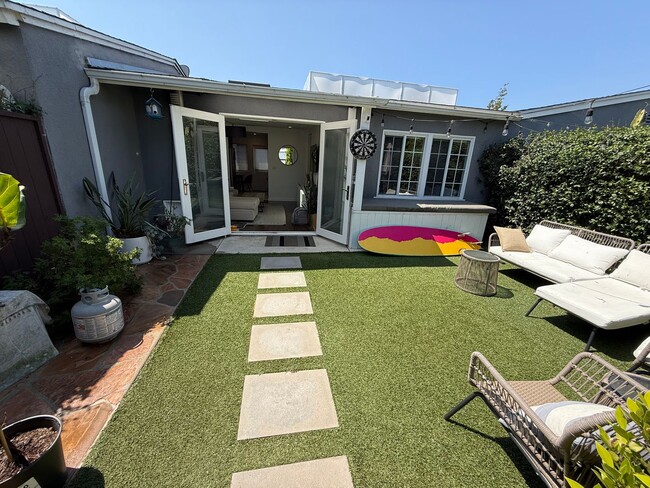 Building Photo - 2032 Ocean Park Blvd Unit 2032