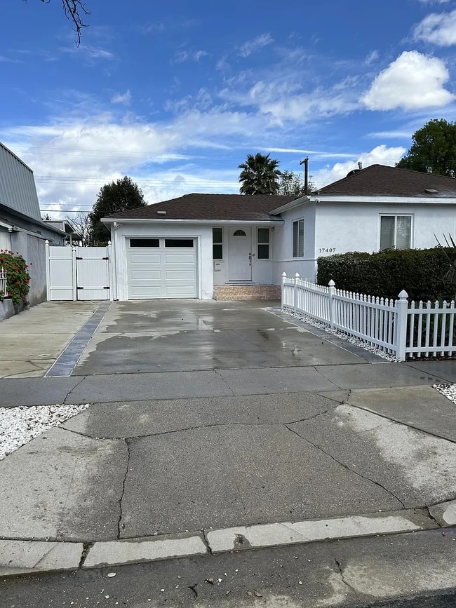 Photo - 17407 Califa St House