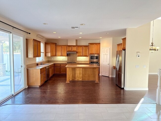 Photo - Executive 4 Bedroom Home for Rent