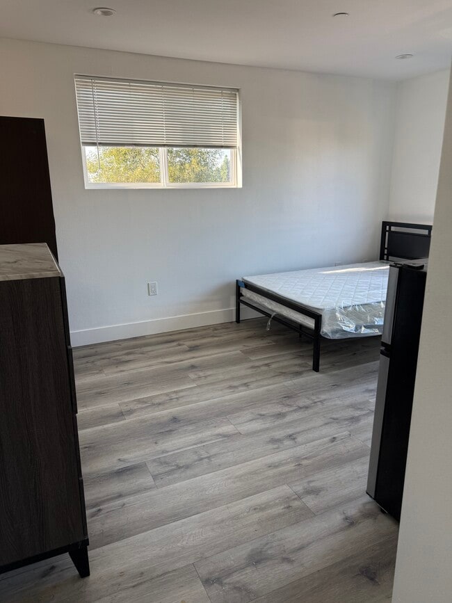 Photo - 1110 E 40th Pl