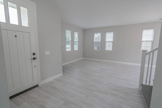 Photo - Woodland 3 Bedroom Home for Rent in Valencia!