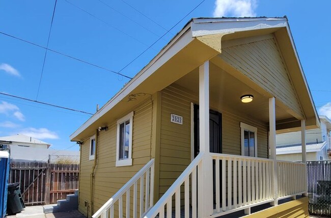 RARE STUDIO COTTAGE! Detached Cottage in B... - RARE STUDIO COTTAGE! Detached Cottage in B... Condo Unit 2028