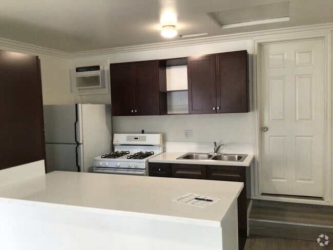 Building Photo - 3110 Hillview Dr N Rental