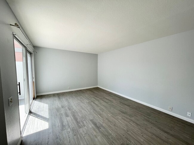 Photo - 2 Bedroom + 1.5 Bathroom Condo | Pierpont Beach | Ventura | Unfurnished