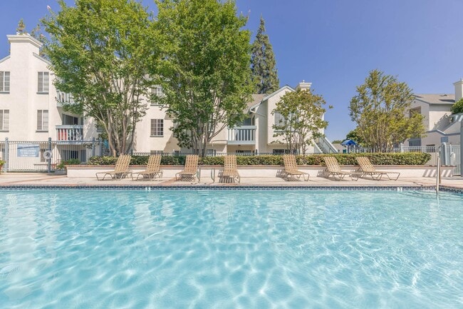 Building Photo - River Ridge Apartment Homes