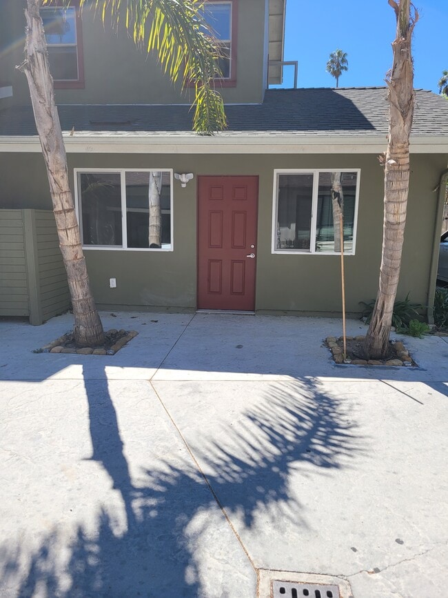 Front door - 1111 Quinientos St Apartments Unit B