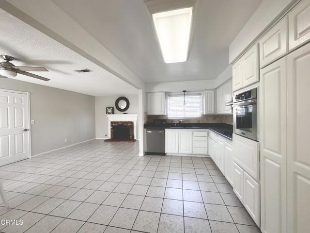 Photo - 2065 Abbott St