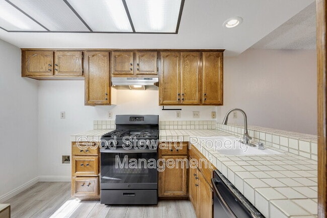 Photo - 363 Molokai Dr