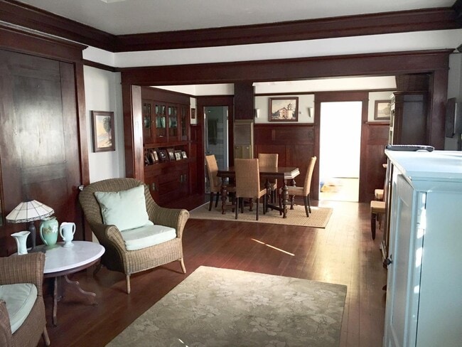 Photo - 738 Main St