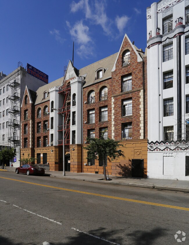 739 S Normandie Ave - Normandie