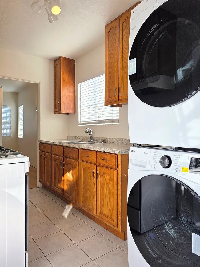 Photo - 2419 Arizona Ave Unit 2419