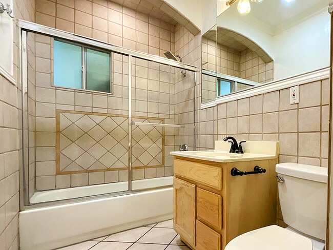 Bathroom - 632 N Sycamore Ave Unit 10