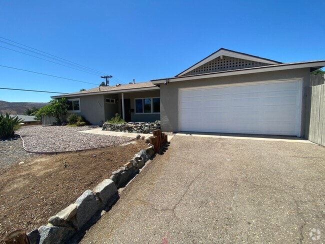 Building Photo - 3 Bedroom, 2 Bathroom Single Story House i...