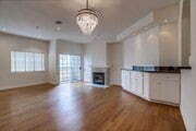 Photo - 852 N Poinsettia Pl House