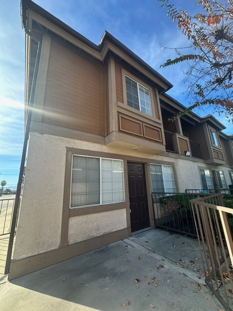 Front of unit with small private yard - 764 W Phillips St Unit 4
