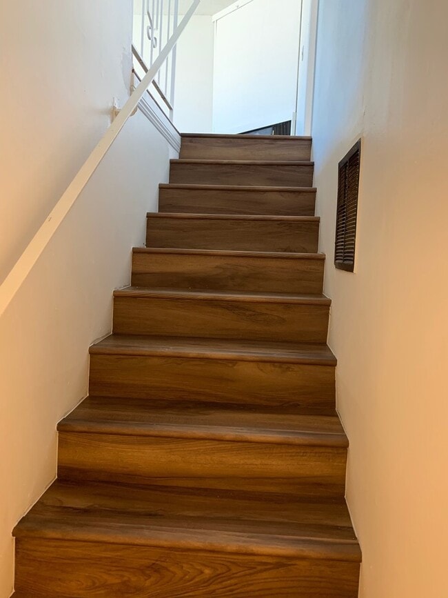 Building Photo - 206 Unit 206-740A