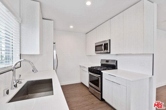 Photo - 1117 S Bronson Ave Unit 11