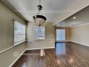 Photo - 726 E 99th St