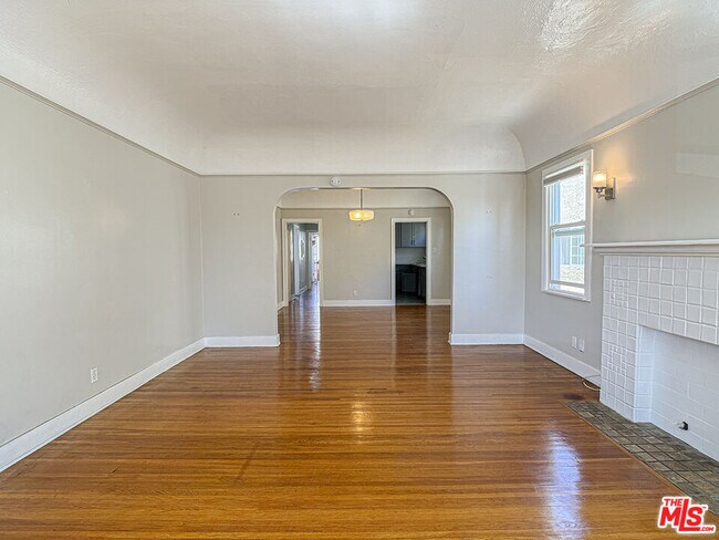Photo - 733 N Ridgewood Pl Unit 735 1/2