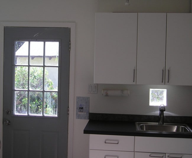 Kitchen - 7649 Beckett St