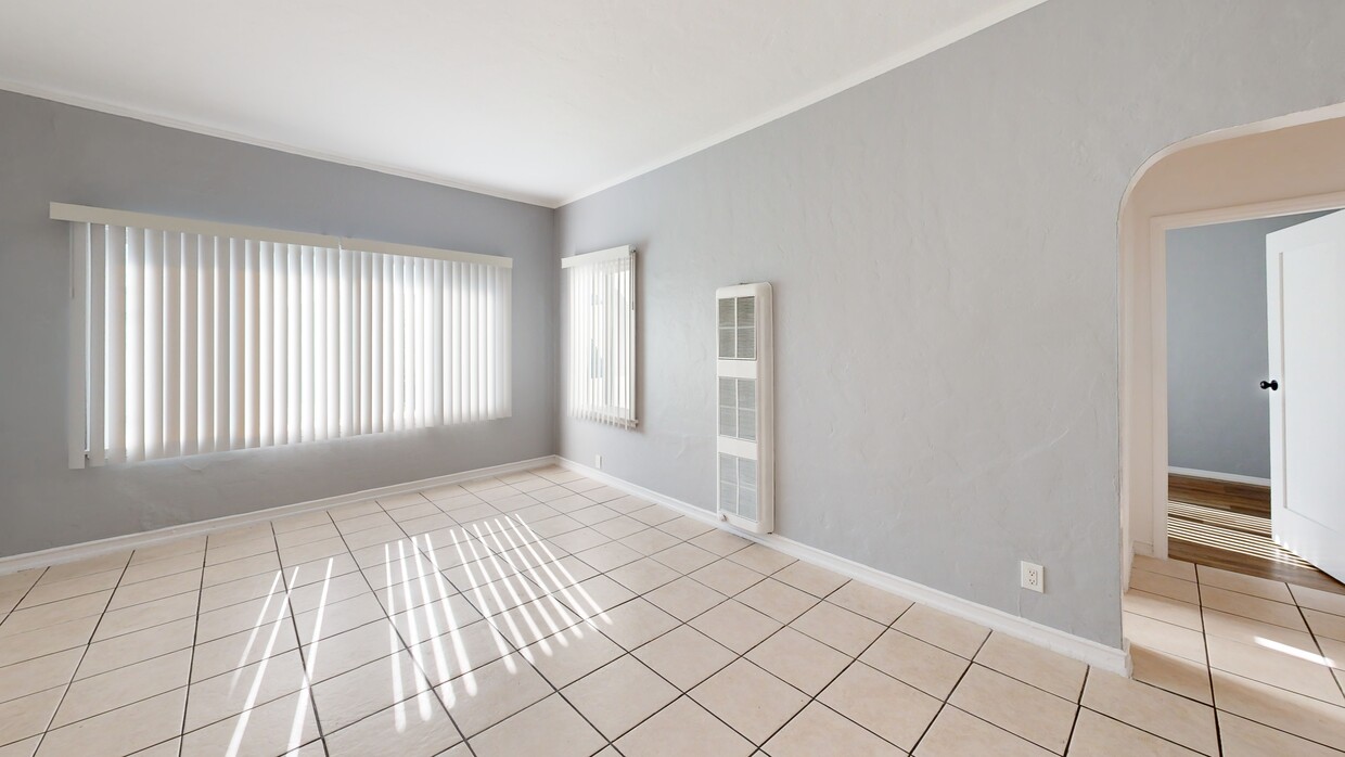 3D Tour - Beautiful Spanish-Style Building close to ...