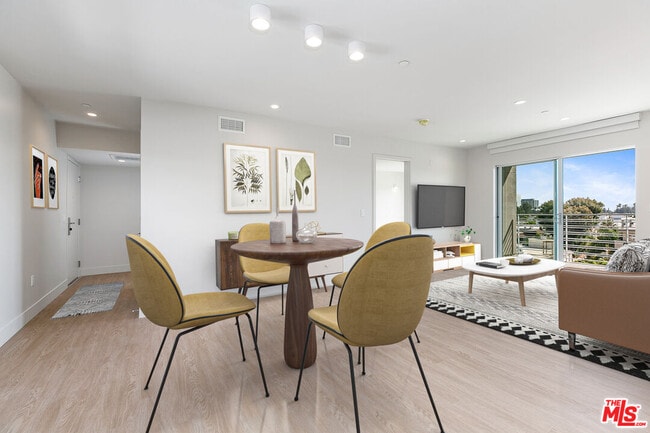 Photo - 11837 Mayfield Ave Unit 305