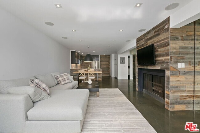 Building Photo - 11645 Montana Ave Unit 103 Rental